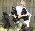 Derek Puppy Juggling B 07 14 01.JPG (132370 bytes)